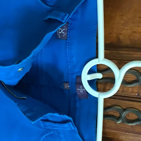 Like new NYDJ size 4 Bermuda short with cuffed legs. - Picture 2 of 4